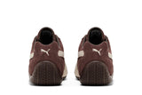 Vista frontal do Puma Puma Speedcat TTF 'Dark Chocolate Frosted Ivory' mostrando biqueira e costuras