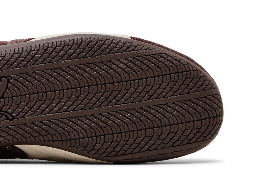 Vista superior do Puma Puma Speedcat TTF 'Dark Chocolate Frosted Ivory' mostrando abertura, lingueta e cadarços
