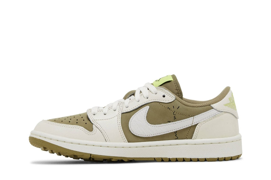 Vista lateral do Jordan Nike Travis Scott x Air Jordan 1 Low Golf Neutral Olive mostrando design do cabedal e logo da marca