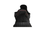 Vista do solado do Yeezy Adidas Yeezy Boost 350 Pirate Black 2023 mostrando padrão de tração e tecnologia de amortecimento