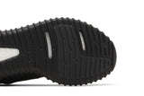 Vista superior do Yeezy Adidas Yeezy Boost 350 Pirate Black 2023 mostrando abertura, lingueta e cadarços