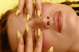 Vista do solado The Peptide Lip Tints Rhode Limited Edition Shade Dourado