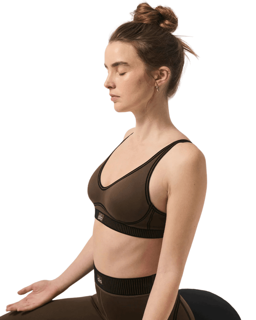 Vista em detalhe Top Alo Yoga Airlift Line Up