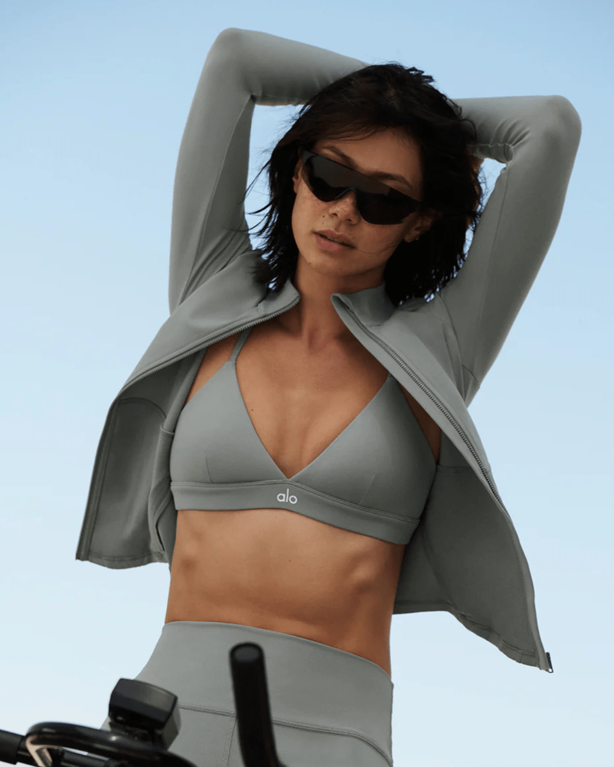 Top Alo Yoga Splendor Lunar Grey/White Cinza - LK