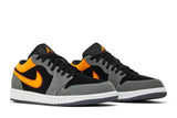Vista superior do Jordan Nike Air Jordan 1 Low SE Vivid Orange mostrando abertura, lingueta e cadarços