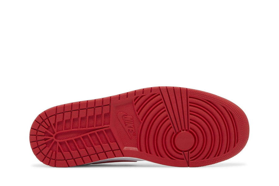 Vista traseira do Jordan Nike Air Jordan 1 Retro Low OG University Red mostrando calcanheira e detalhes do solado