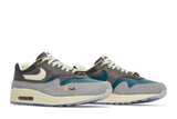 Vista frontal Kasina x Nike Air Max 1 Won-Ang Grey