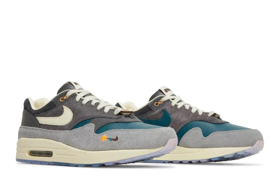 Vista frontal Kasina x Nike Air Max 1 Won-Ang Grey
