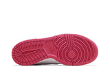 Vista traseira do Nike Nike Dunk Low GS Laser Fuchsia mostrando calcanheira e detalhes do solado