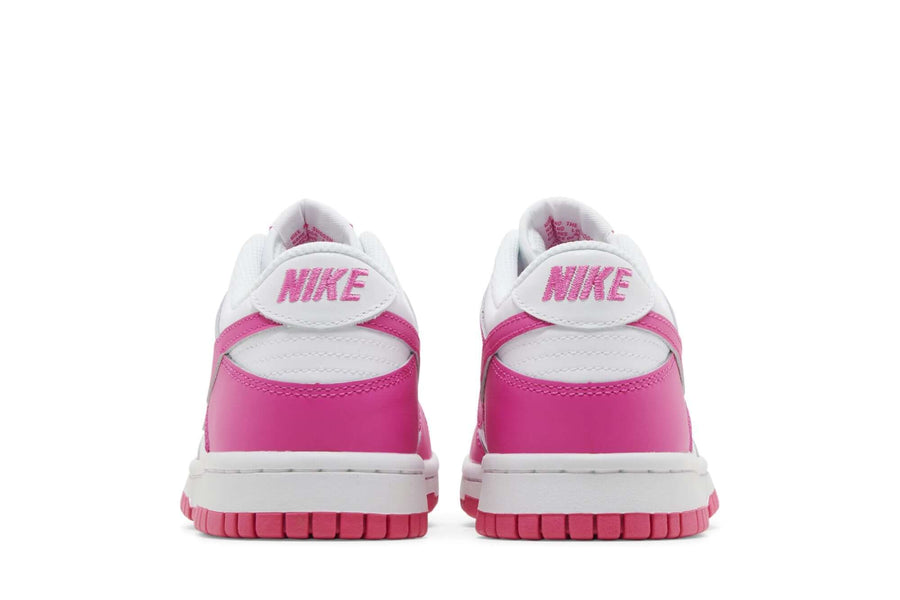 Vista superior do Nike Nike Dunk Low GS Laser Fuchsia mostrando abertura, lingueta e cadarços