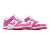 Vista frontal do Nike Nike Dunk Low GS Laser Fuchsia mostrando biqueira e costuras