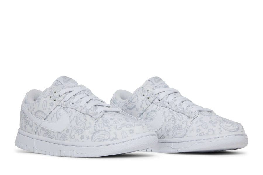 Vista frontal do Nike Nike Dunk Low White Paisley mostrando biqueira e costuras