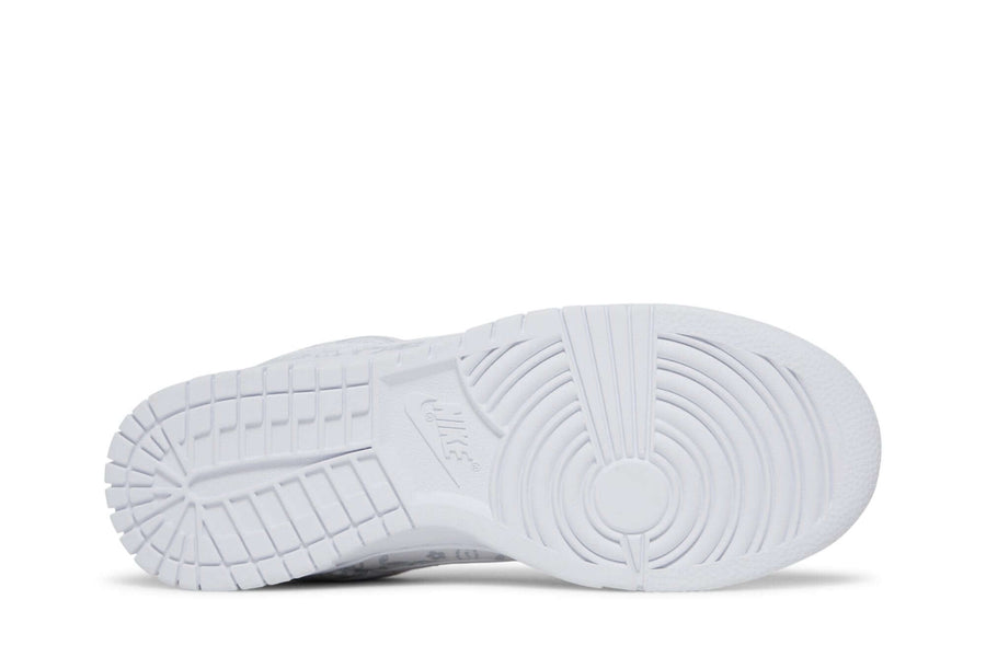 Vista traseira do Nike Nike Dunk Low White Paisley mostrando calcanheira e detalhes do solado