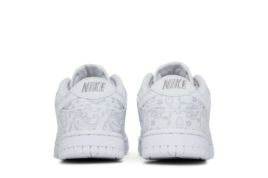 Vista superior do Nike Nike Dunk Low White Paisley mostrando abertura, lingueta e cadarços