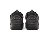 Vista superior do Adidas ADI2000 Triple Black mostrando abertura, lingueta e cadarços