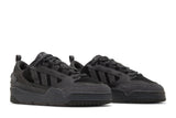 Vista frontal do Adidas ADI2000 Triple Black mostrando biqueira e costuras