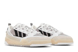 Vista frontal do Adidas adidas ADI2000 Chalk White mostrando biqueira e costuras