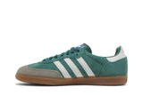 Vista lateral do Adidas Adidas Samba Collegiate Green mostrando design do cabedal e logo da marca