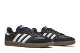Vista frontal do Adidas Adidas Samba OG Black Gum mostrando biqueira e costuras