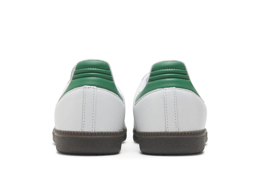 Vista superior do Adidas adidas Samba OG Green mostrando abertura, lingueta e cadarços