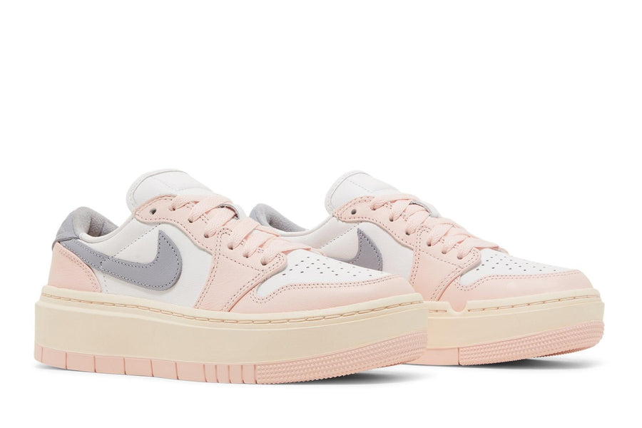 Vista frontal do Jordan Nike Air Jordan 1 Elevate Low Guava Ice mostrando biqueira e costuras