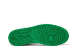 Vista traseira do Jordan Nike Air Jordan 1 High OG Lucky Green mostrando calcanheira e detalhes do solado