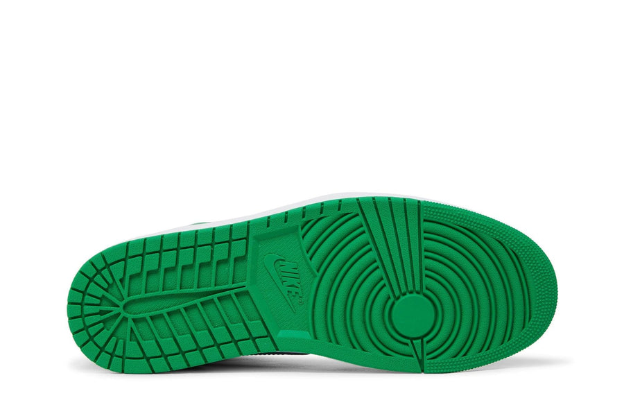 Vista traseira do Jordan Nike Air Jordan 1 High OG Lucky Green mostrando calcanheira e detalhes do solado