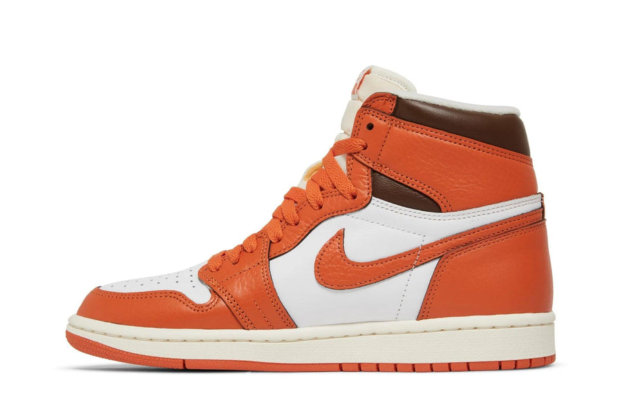 Vista lateral do Jordan Nike Air Jordan 1 High OG Starfish mostrando design do cabedal e logo da marca