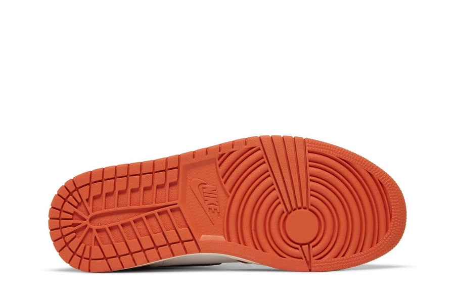 Vista traseira do Jordan Nike Air Jordan 1 High OG Starfish mostrando calcanheira e detalhes do solado