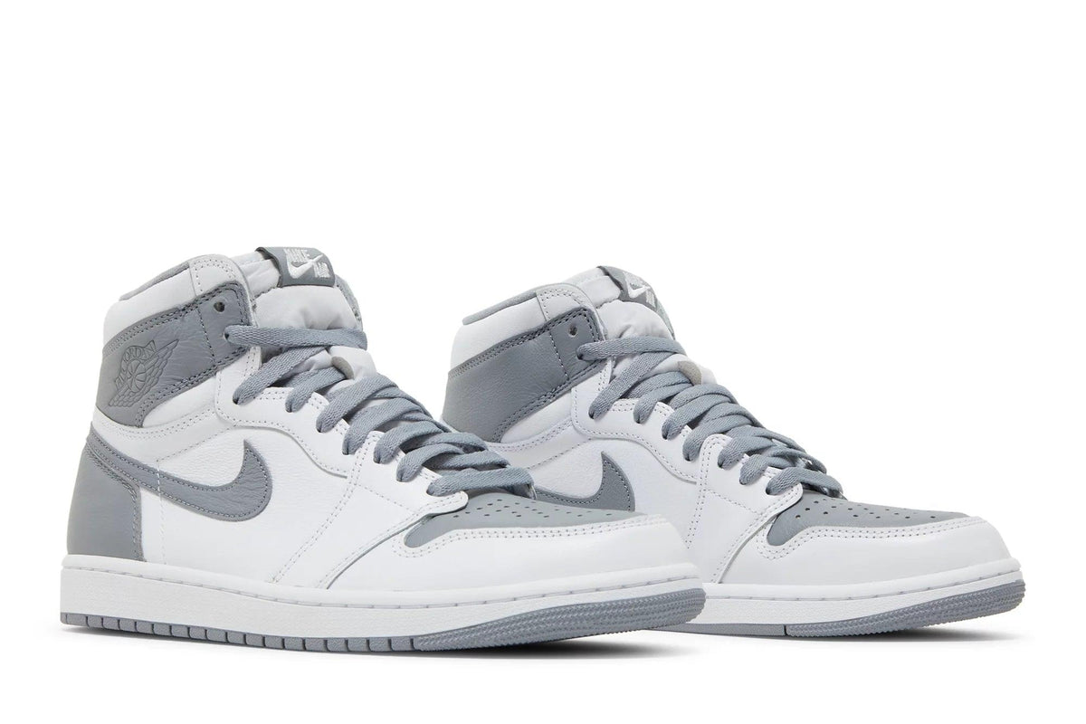 Tênis Nike Air Jordan 1 High OG Stealth Cinza por R$ 1.999,90 em