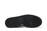 Vista traseira do Jordan Nike Air Jordan 1 High OG Washed Black mostrando calcanheira e detalhes do solado