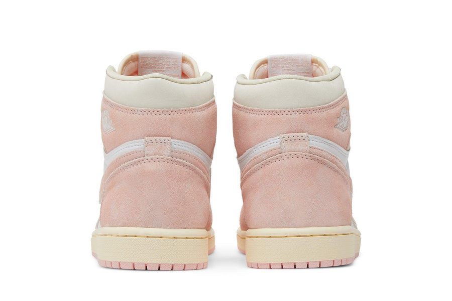 Vista superior do Jordan Nike Air Jordan 1 High OG Washed Pink mostrando abertura, lingueta e cadarços