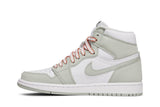 Vista lateral do Jordan Nike Air Jordan 1 High Seafoam mostrando design do cabedal e logo da marca