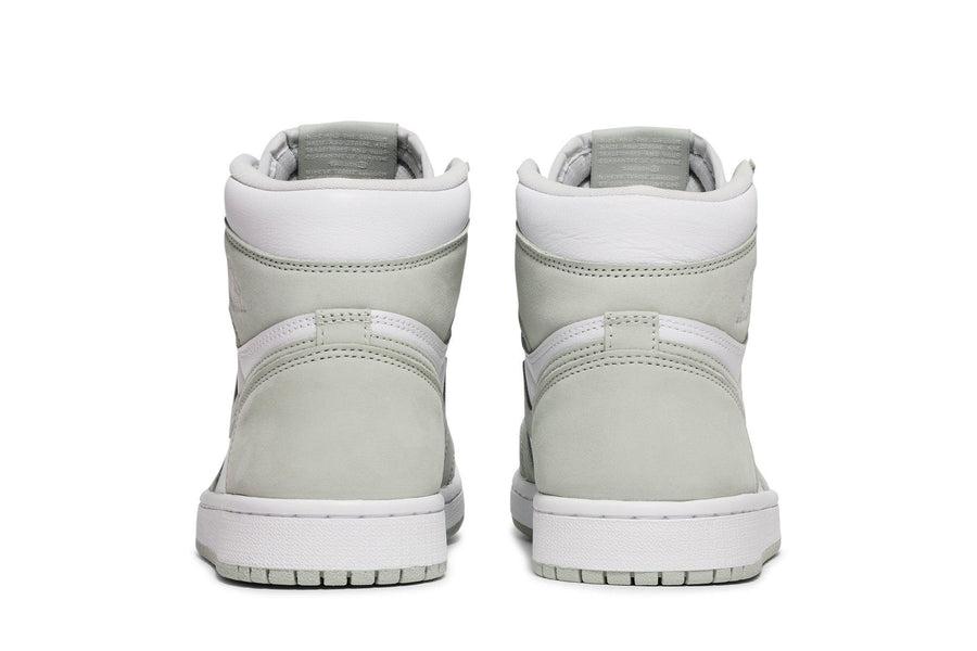 Vista superior do Jordan Nike Air Jordan 1 High Seafoam mostrando abertura, lingueta e cadarços