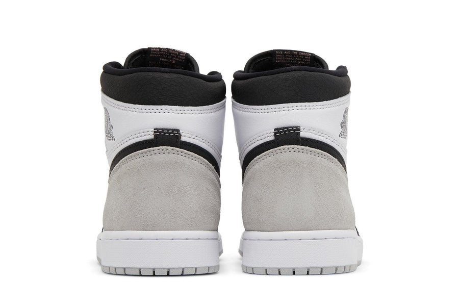 Vista superior do Jordan Nike Air Jordan 1 High Stage Haze mostrando abertura, lingueta e cadarços