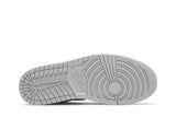Vista traseira do Jordan Nike Air Jordan 1 High Stage Haze mostrando calcanheira e detalhes do solado