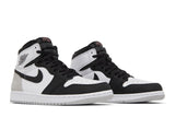 Vista frontal do Jordan Nike Air Jordan 1 High Stage Haze mostrando biqueira e costuras
