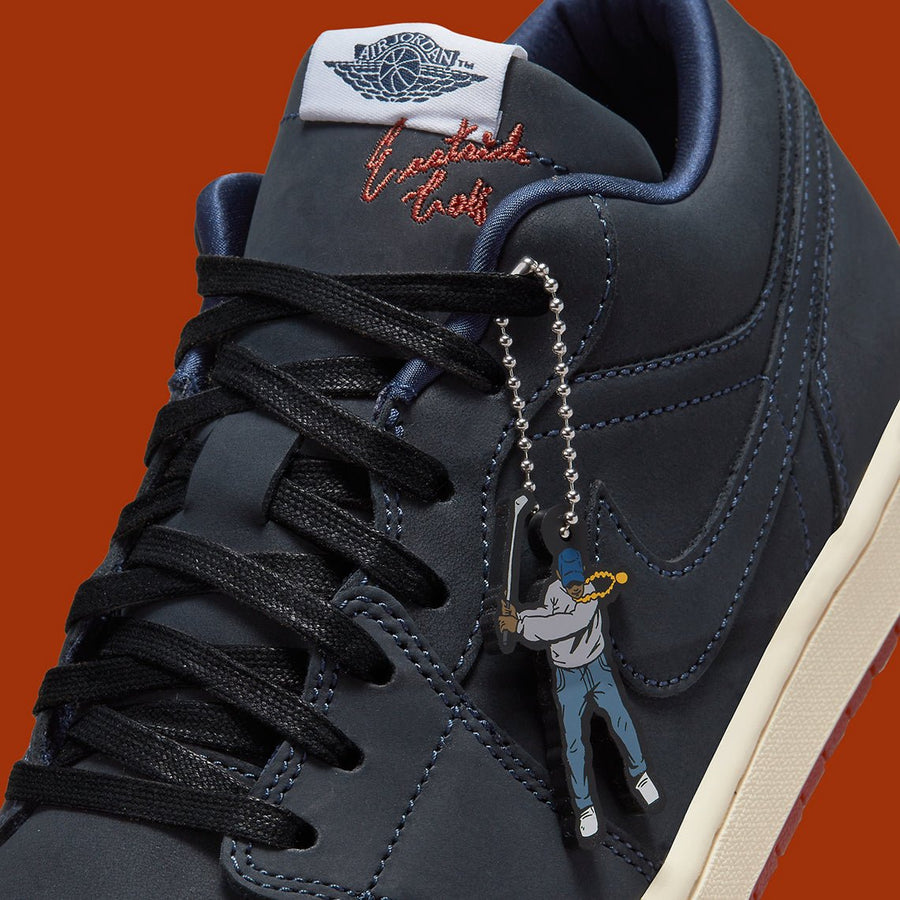 Vista do solado do Jordan Nike Air Jordan 1 Low "Eastside Golf" Azul Marinho mostrando padrão de tração e tecnologia de amortecimento