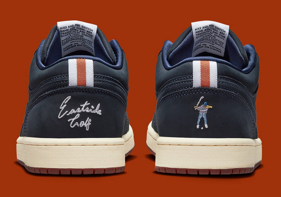 Vista lateral do Jordan Nike Air Jordan 1 Low "Eastside Golf" Azul Marinho mostrando design do cabedal e logo da marca