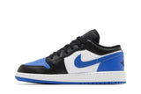 Vista lateral do Jordan Nike Air Jordan 1 Low Alternate Royal Toe mostrando design do cabedal e logo da marca