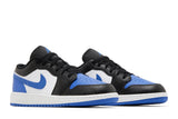 Vista frontal do Jordan Nike Air Jordan 1 Low Alternate Royal Toe mostrando biqueira e costuras