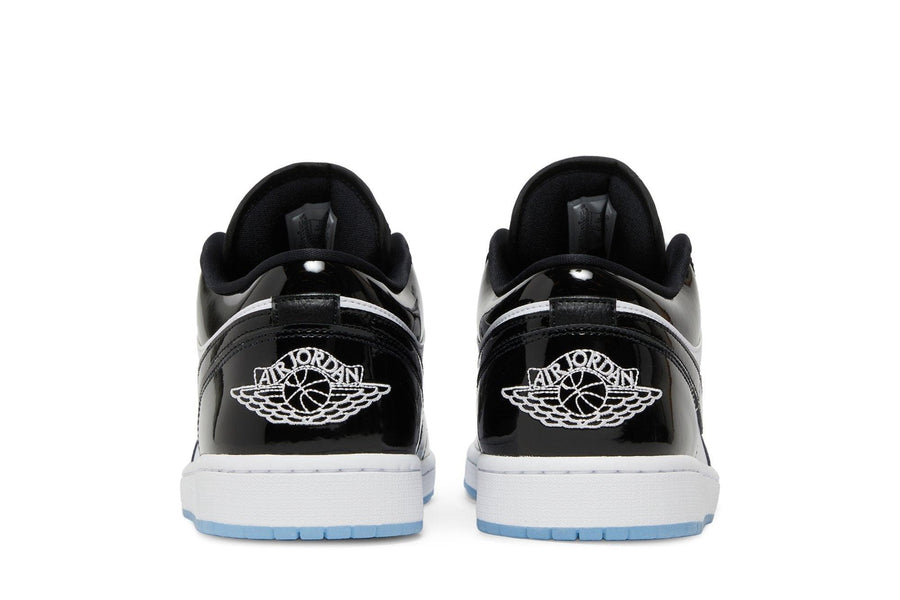 Vista superior do Jordan Nike Air Jordan 1 Low SE Concord mostrando abertura, lingueta e cadarços