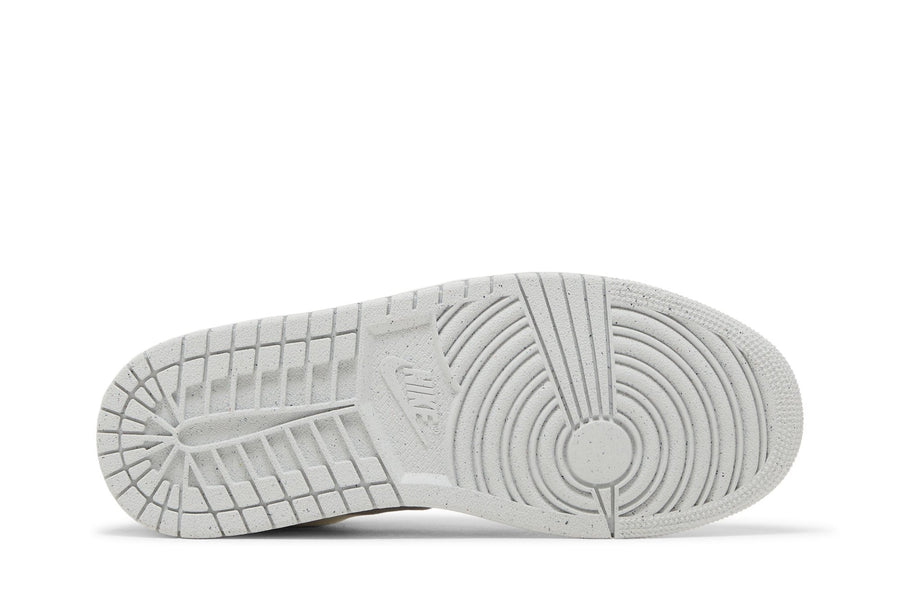Vista traseira do Jordan Nike Air Jordan 1 Low SE 'Light Steel Grey' mostrando calcanheira e detalhes do solado