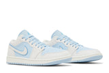 Vista frontal do Jordan Nike Air Jordan 1 Low SE Reverse Ice Blue mostrando biqueira e costuras
