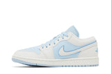 Vista lateral do Jordan Nike Air Jordan 1 Low SE Reverse Ice Blue mostrando design do cabedal e logo da marca