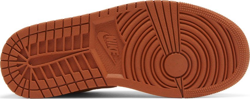 Vista traseira do Jordan Nike Air Jordan 1 Low SE Sport Spice mostrando calcanheira e detalhes do solado