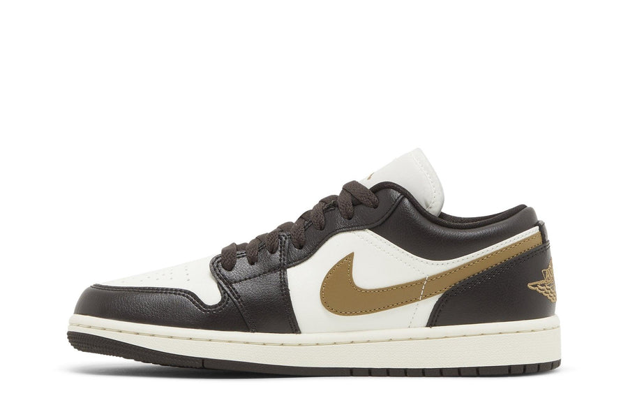 Vista lateral do Jordan Nike Air Jordan 1 Low Shadow Brown mostrando design do cabedal e logo da marca