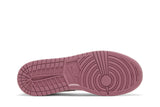 Vista traseira do Jordan Nike Air Jordan 1 Mid GS Valentine's Day (2023) mostrando calcanheira e detalhes do solado