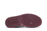 Vista traseira do Jordan Nike Air Jordan 1 Mid SE Berry Pink mostrando calcanheira e detalhes do solado