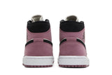 Vista superior do Jordan Nike Air Jordan 1 Mid SE Berry Pink mostrando abertura, lingueta e cadarços